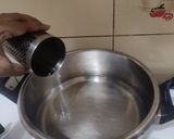 A picture of step 1 of Hyderabadi special dum chai.