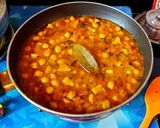 A picture of step 5 of Chana Masala.
