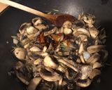 Une image de l'étape 7 de Champignons de paris ail et romarin à la sauce huître.