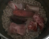 Foto del paso 2 de la receta: Alubias y sus sacramentos olla express