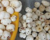 स्पाइसी रोस्टेड मखाना चाट (Spicy roasted makhana chaat recipe in hindi) रेसिपी चरण 1 फोटो