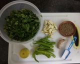 A picture of step 1 of Spicy Green Sandwich Chutney.