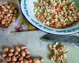 Foto langkah ke 1 dari resep Rempeyek Kacang Renyah dan Gurih.