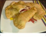Foto del paso 7 de la receta: 🩵🤍"Empanadillas Patrias al Almíbar con Dulce de Frambuesa" ❤️