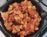Foto del paso 2 de la receta: Papas con chorizo 🥔