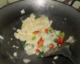 Foto langkah ke 4 dari resep Mie Goreng Bayam.
