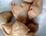 A picture of step 6 of Potato Samosa.