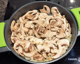 Foto del paso 2 de la receta: Garbanzos con soja texturizada, champiñones y espinacas