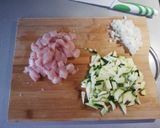 Foto del paso 2 de la receta Fideos de arroz con verduras, pollo y langostinos 🥬🍗🍜🍤