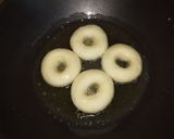 Foto langkah ke 5 dari resep Donat Kampung.