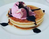 Foto langkah ke 4 dari resep Pancake toping with ice cream.