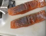 Une image de l'étape 1 de Pavés de saumon à l'aneth, crème de poivrons et radis.