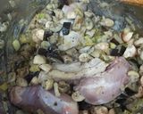 Foto del paso 2 de la receta: Contramuslos de pollo con salsa de nata, champiñones y berenjena