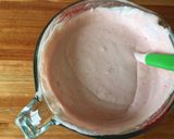 Foto del paso 2 de la receta: Helado de frutilla a la crema