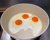 Foto langkah ke 2 dari resep Oseng Telur Cabe Bawang.
