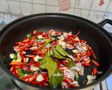 Foto langkah ke 4 dari resep Tumis kulit melinjo cumi pete.