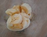 Foto langkah ke 1 dari resep Es Pisang Susu Karamel.