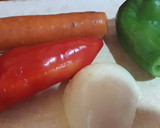 Foto del paso 2 de la receta: Rollitos de res rellenos con queso y vegetales🥕🍅