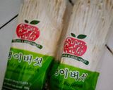 Foto langkah ke 1 dari resep Jamur enoki krispi.
