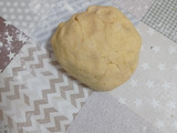 Roscón de reyes relleno de crema pastelera con leche condensada