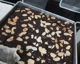 Foto langkah ke 3 dari resep Shiny Crust Fudgy Brownies.
