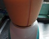 Foto langkah ke 2 dari resep Jus mangga mix susu strawberi.
