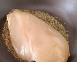 Foto del paso 1 de la receta: Fiambre de pollo con ensalada de legumbres al toque de pesto