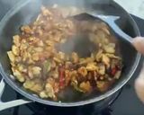 A picture of step 1 of Stir Fried clam with Roasted Chili Paste.