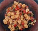 Foto langkah ke 6 dari resep Sambal gami cumi asin tahu susu.