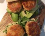 A picture of step 4 of Garlicky Salmon burger.