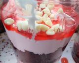 A picture of step 4 of Strawberry cheese delight.