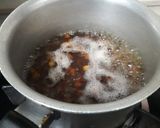 A picture of step 2 of Spicy Curry cholay.