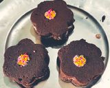 A picture of step 9 of Oreo Floral mini sandwich cake.