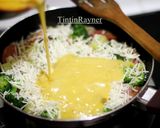 Foto langkah ke 4 dari resep Frittata Brokoli,Sosis,Jamur dan Keju - Italian Omelete.