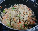 Foto del paso 2 de la receta: Arroz con choritos y camarones