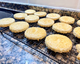 Foto del paso 11 de la receta: Mantecadas de coco