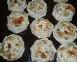 Foto del paso 6 de la receta: Canastitas de cebolla, queso y zapallito. 😄😋
