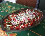 Une image de l'étape 10 de Salade de tomates et concombres au jambon et roquefort.