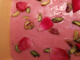 રોઝ મિલ્ક પુડિંગ (Rose milk pudding recipe in gujarati)