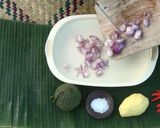 Foto langkah ke 6 dari resep Cacapan Hampalam Limau Kuit Garih Haruan.