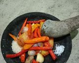 Foto langkah ke 3 dari resep Sambal terasi tomat segar.