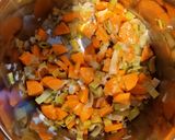 Pórés-paradicsomos vöröslencse leves recept fázis 2 fotója