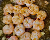 Foto del paso 2 de la receta: Ensalada de garbanzos y rúcula con langostinos