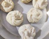 A picture of step 6 of Paneer Momos.