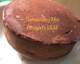 A picture of step 4 of Sponge chocolate cake.