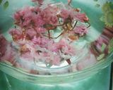Hình bước làm 1 của món Rau câu hoa anh đào (mochi sakura)