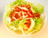 Hình bước làm 10 của món Sườn hầm nấm rơm chua ngọtSalad sốt cà chua