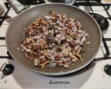 Foto del passaggio 3 della ricetta Pasta con funghi e salsiccia di norcia