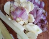 Foto langkah ke 1 dari resep Oseng kubis santan.