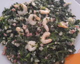 Foto del paso 5 de la receta: Espinacas salteadas con jamón y gambas